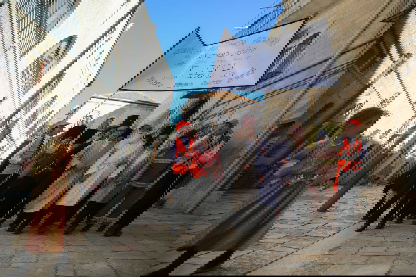 בסמטאות מאה שערים: הילדים חגגו "פורים רב"