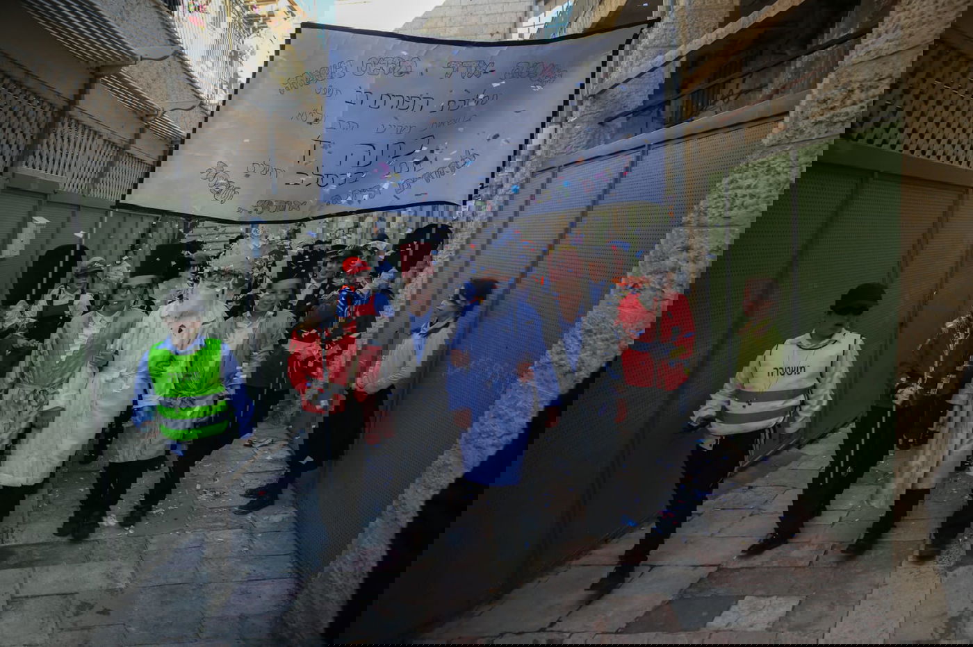 בסמטאות מאה שערים: הילדים חגגו "פורים רב"