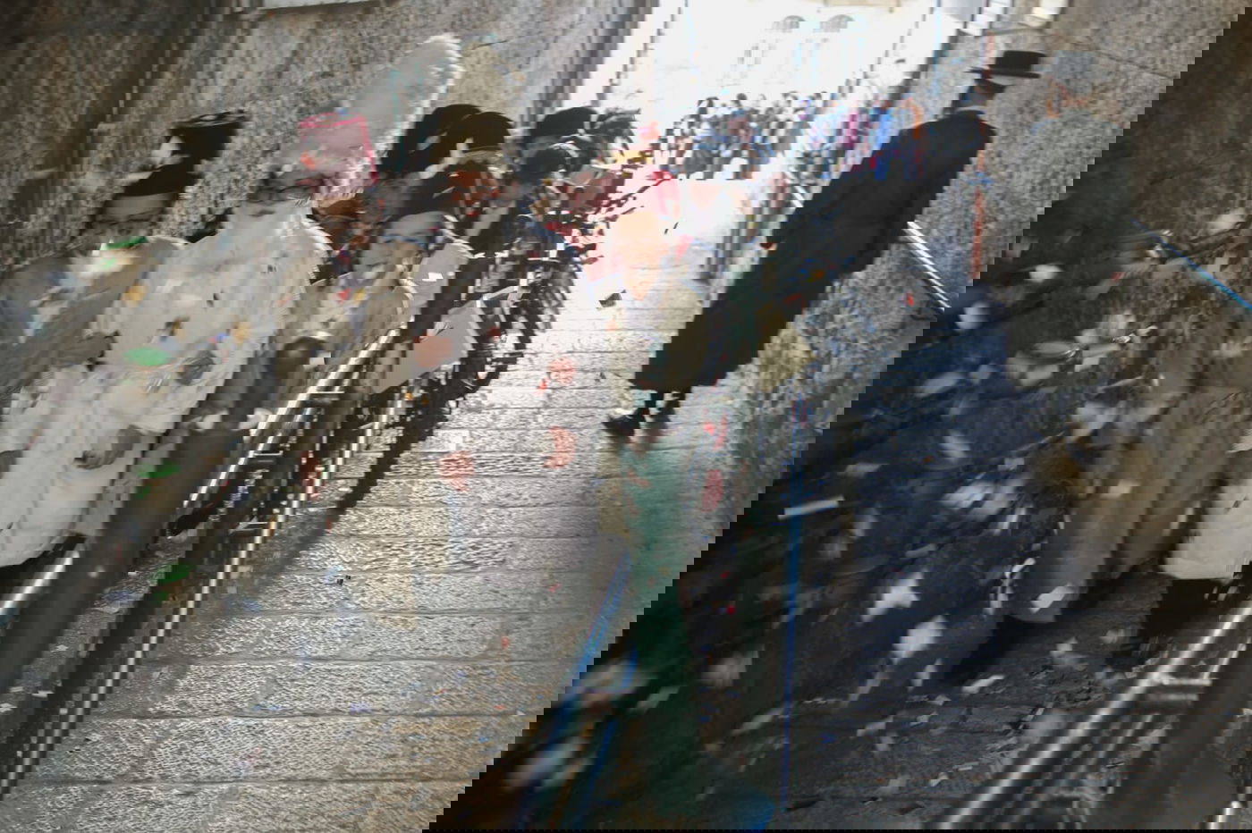 בסמטאות מאה שערים: הילדים חגגו "פורים רב"