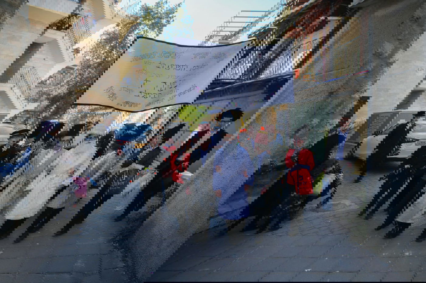 בסמטאות מאה שערים: הילדים חגגו "פורים רב"