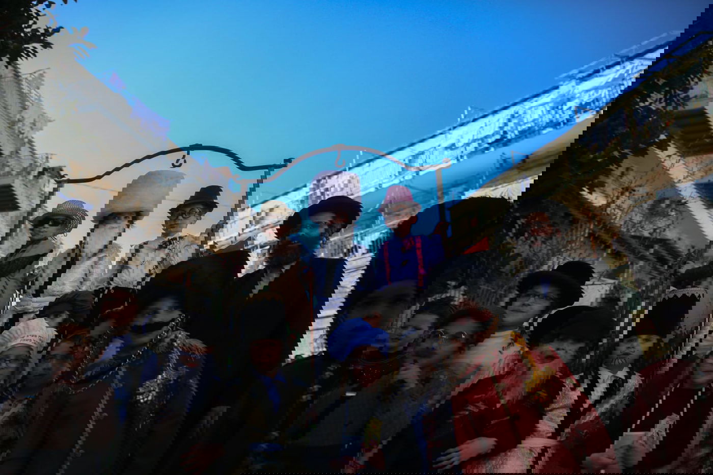 בסמטאות מאה שערים: הילדים חגגו "פורים רב"