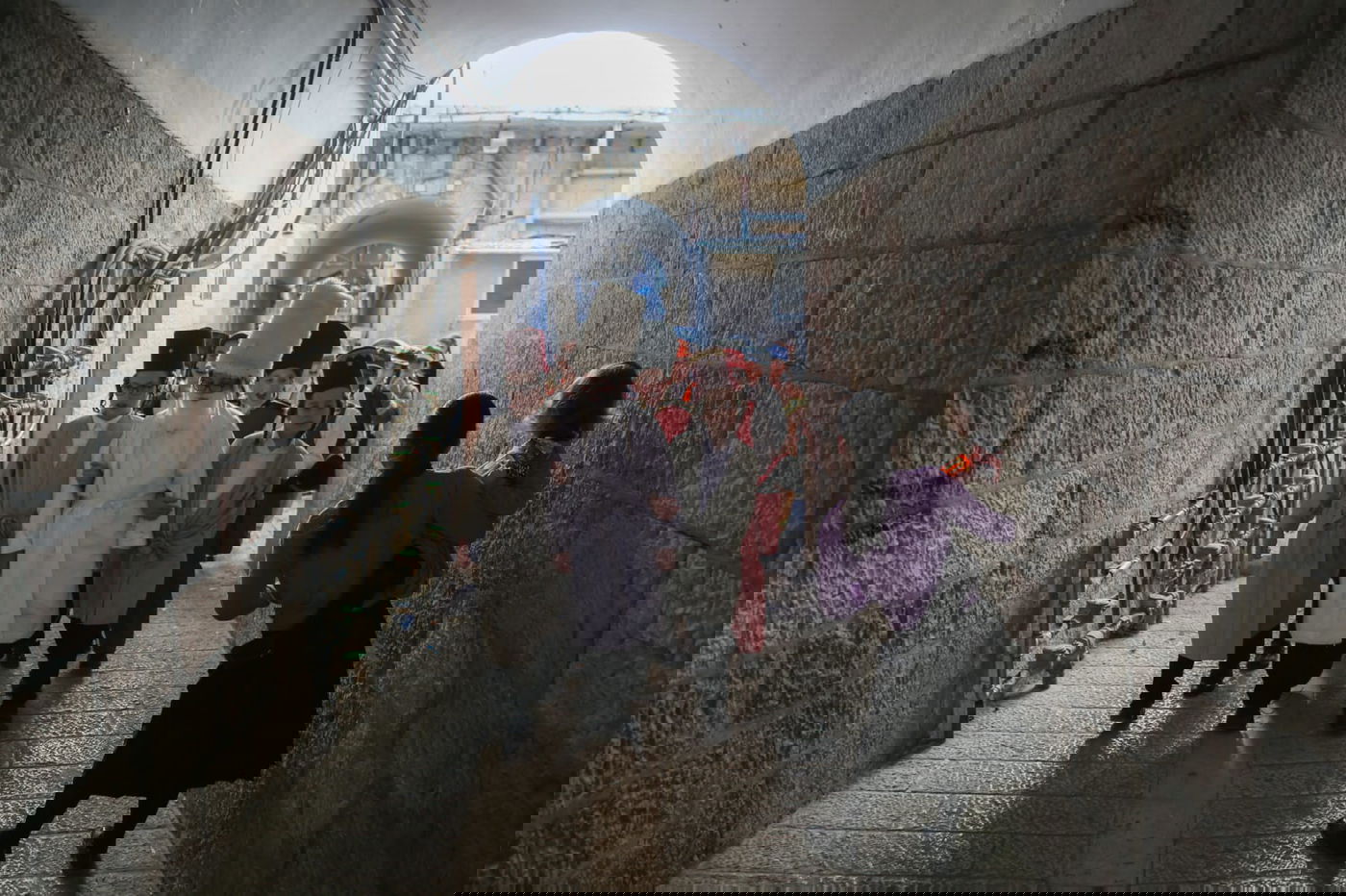 בסמטאות מאה שערים: הילדים חגגו "פורים רב"