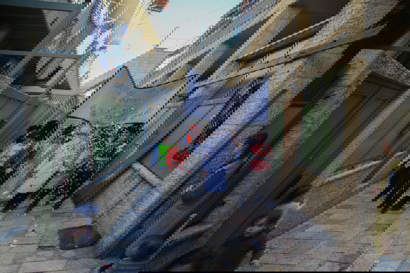 בסמטאות מאה שערים: הילדים חגגו "פורים רב"