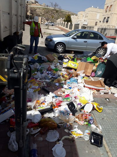 עובדי עירייה אתרו את שקית המזומנים בפח