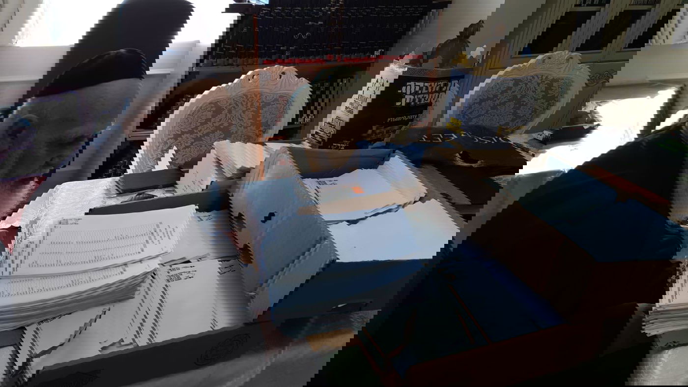 הקופה הספרדית מחלקת מתנות לאביונים