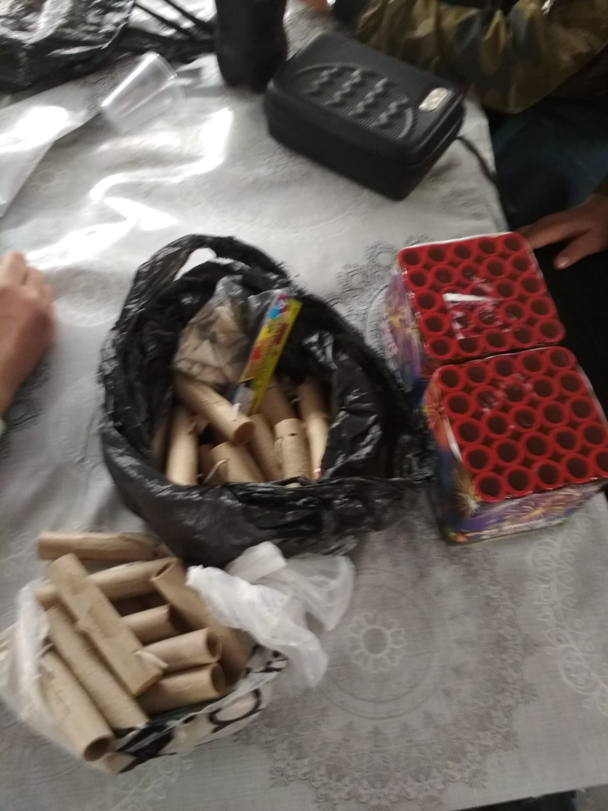 ב"ב: נער בן 15 מכר נפצים וזיקוקים ונעצר