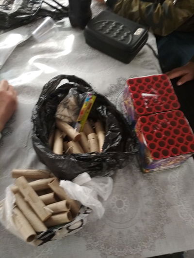 ב"ב: נער בן 15 מכר נפצים וזיקוקים ונעצר