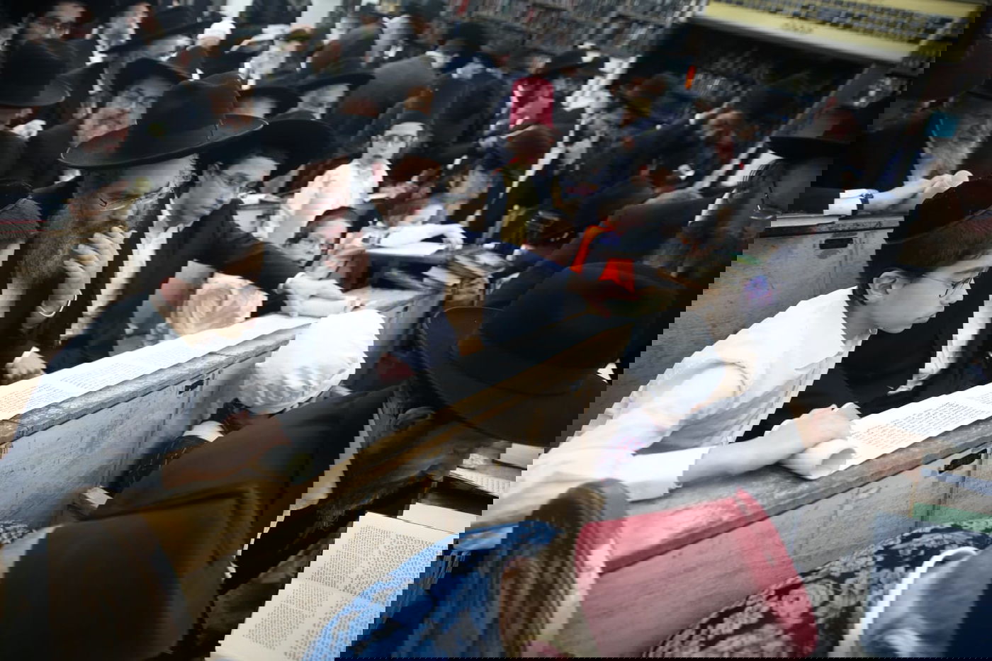 שר התורה קרא את מגילת אסתר • גלריה