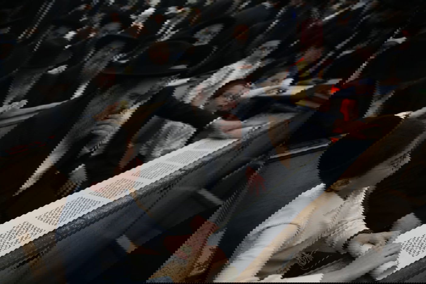 שר התורה קרא את מגילת אסתר • גלריה