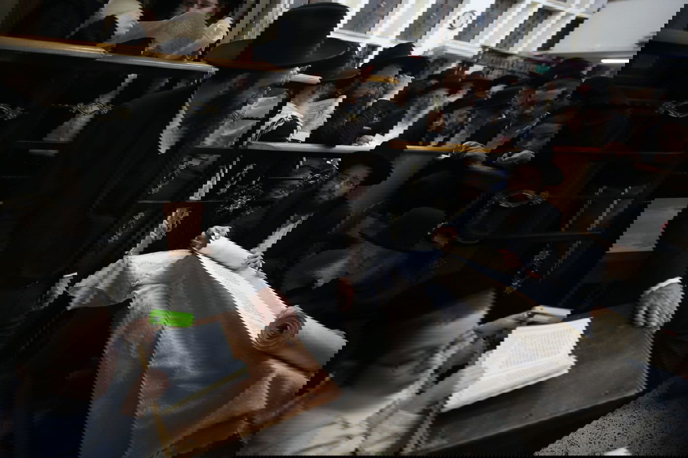 שר התורה קרא את מגילת אסתר • גלריה