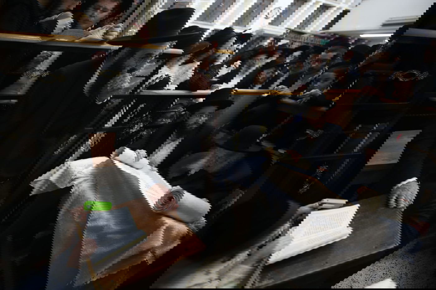 שר התורה קרא את מגילת אסתר • גלריה