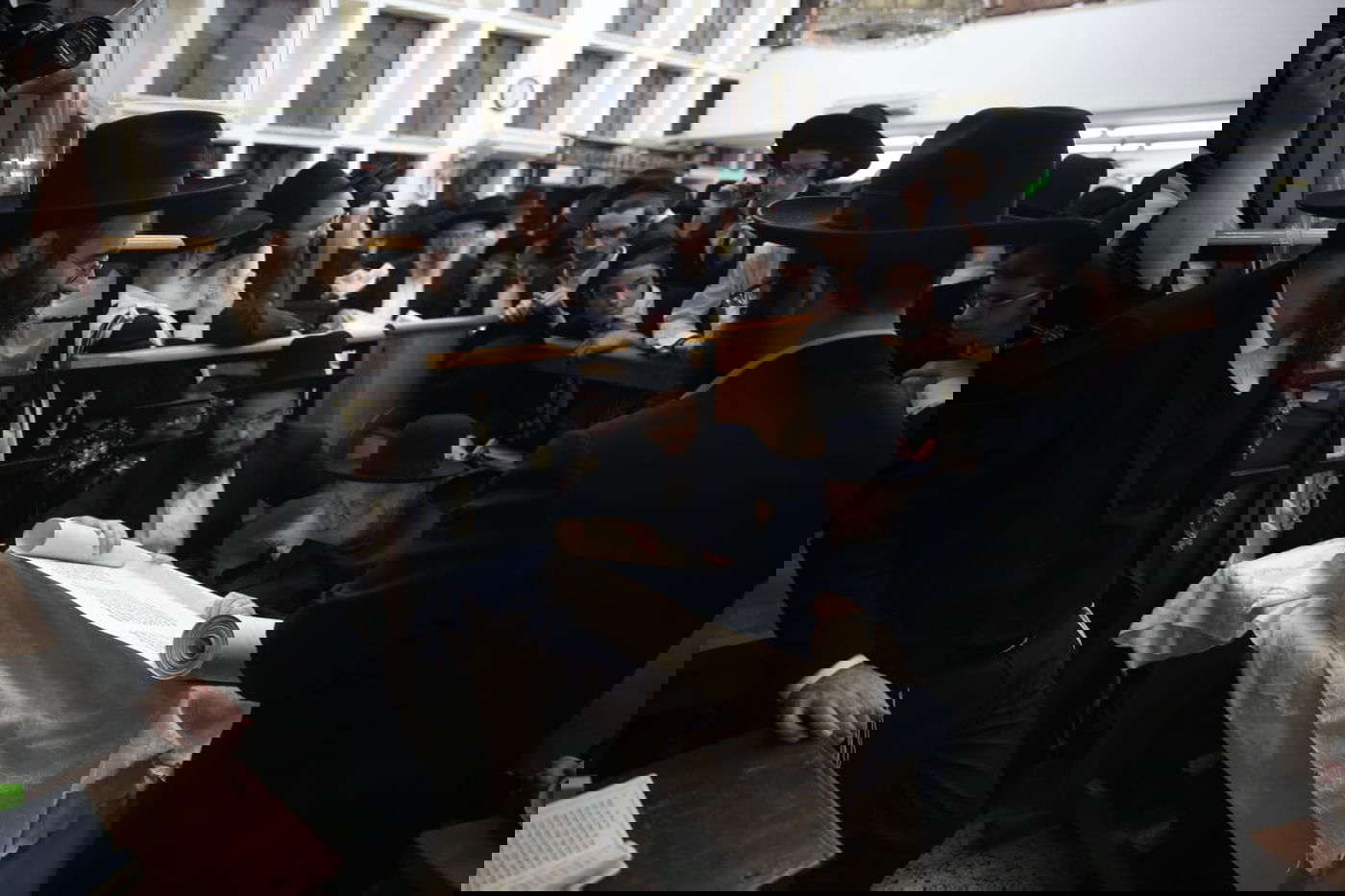 שר התורה קרא את מגילת אסתר • גלריה