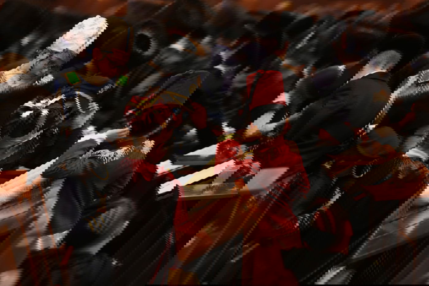 האדמו"ר מבעלזא בקריאת המגילה • תיעוד