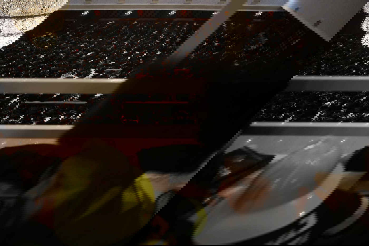 האדמו"ר מבעלזא בקריאת המגילה • תיעוד