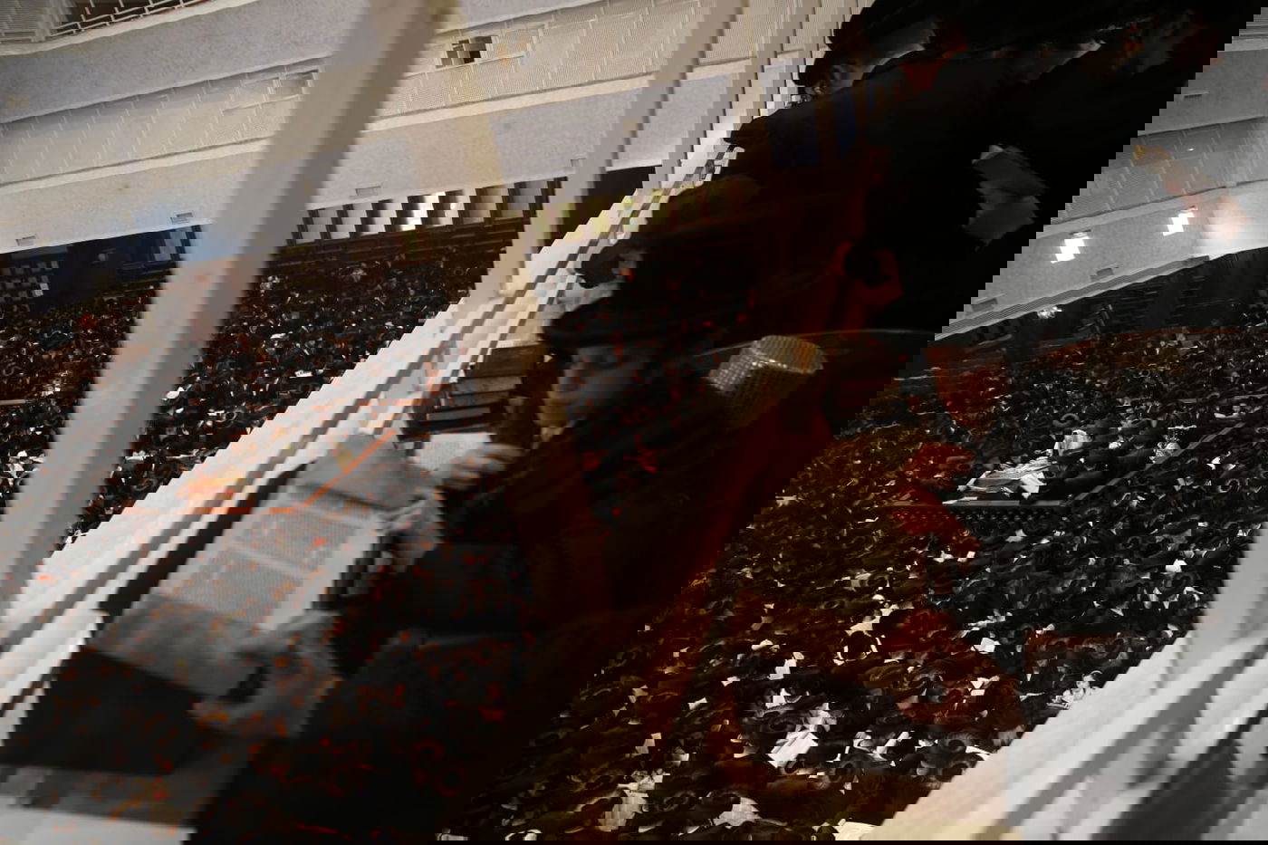 האדמו"ר מבעלזא בקריאת המגילה • תיעוד