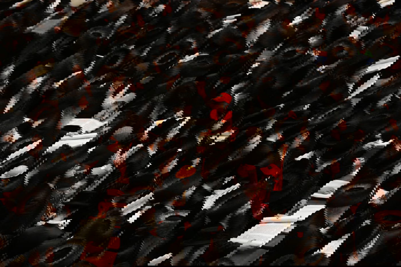 האדמו"ר מבעלזא בקריאת המגילה • תיעוד