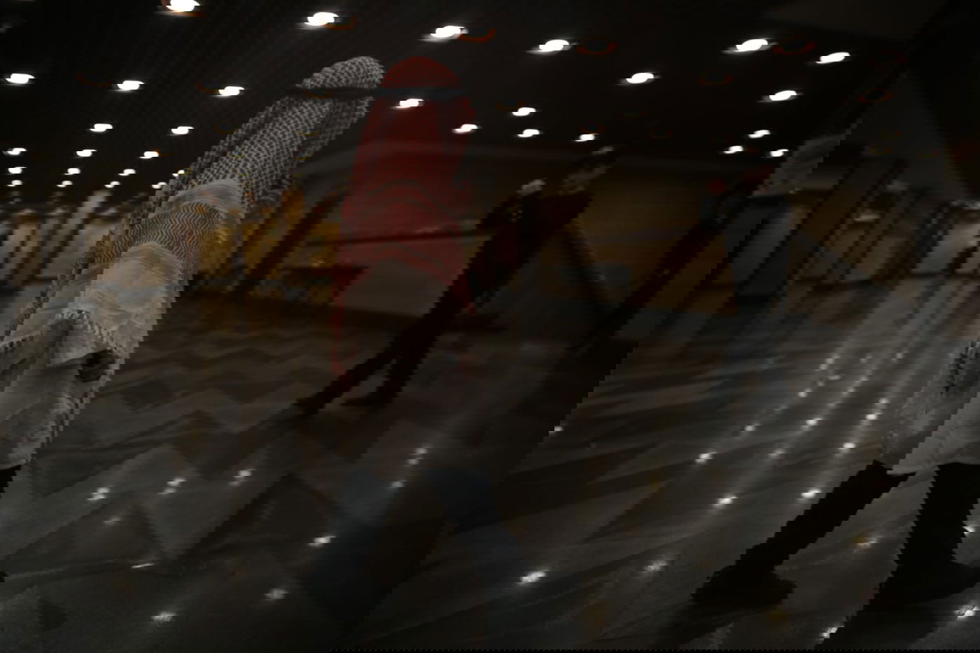 האדמו"ר מבעלזא בקריאת המגילה • תיעוד