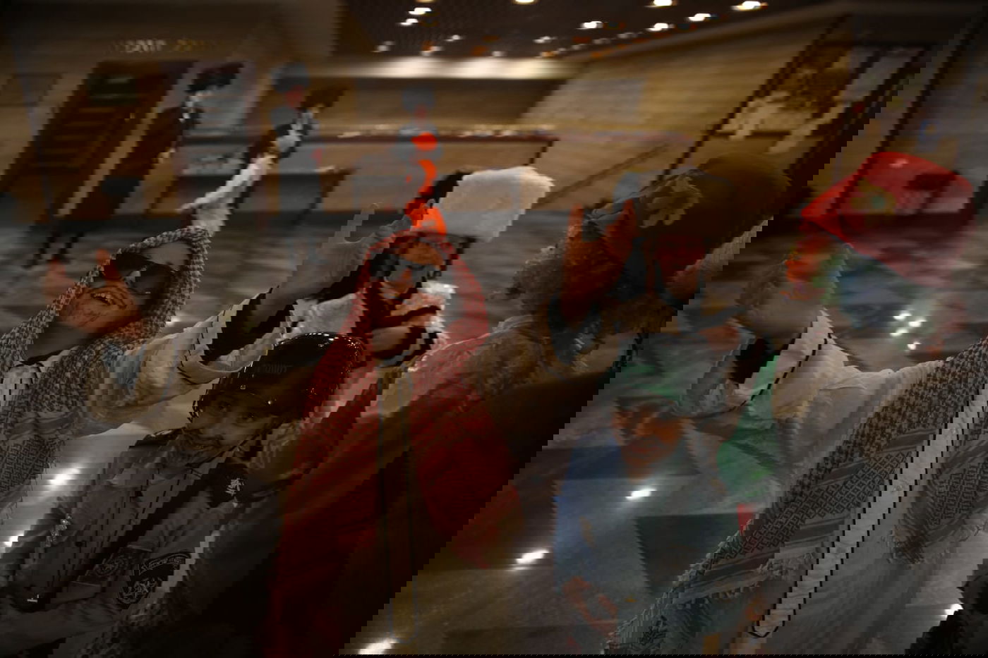 האדמו"ר מבעלזא בקריאת המגילה • תיעוד