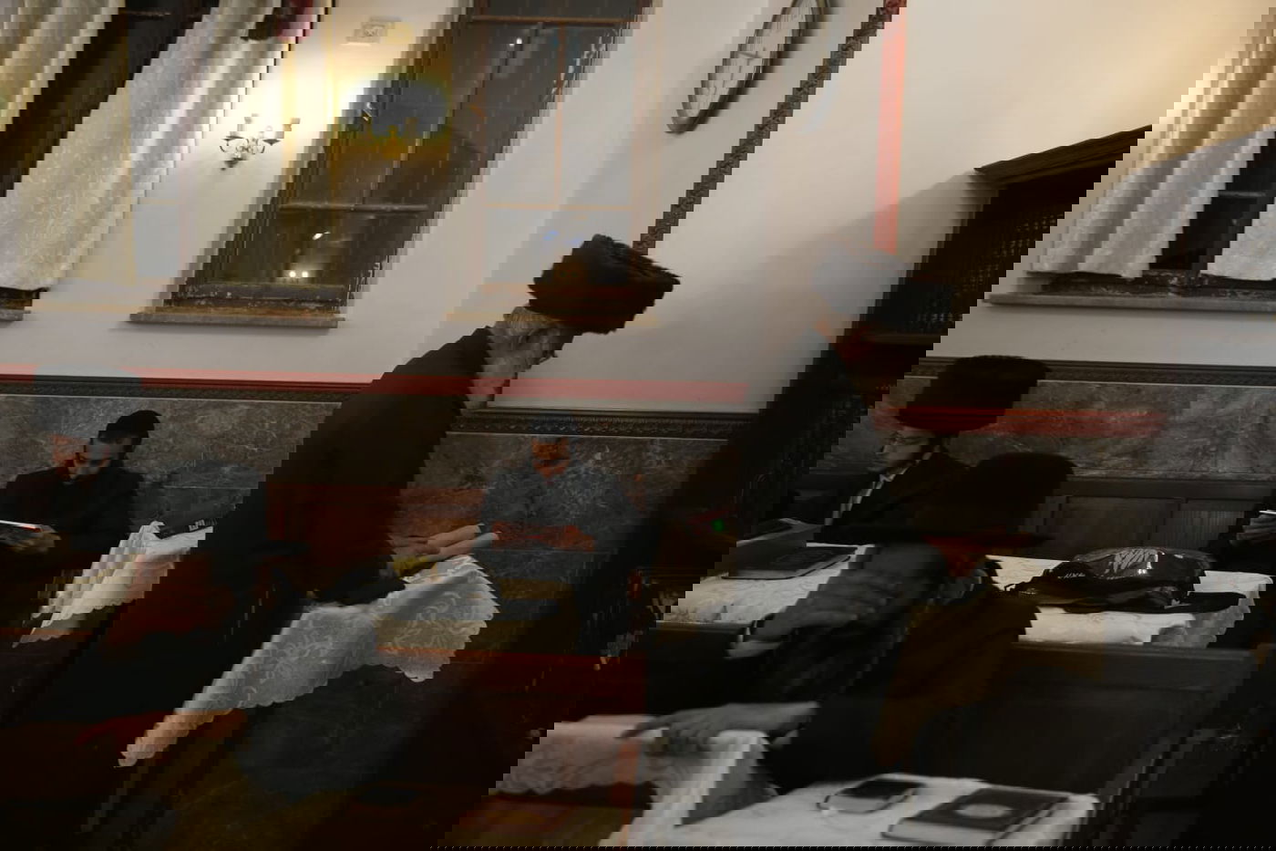 תיעוד: קריאת המגילה בשכונת מאה שערים