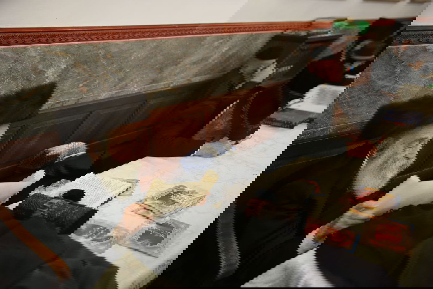 תיעוד: קריאת המגילה בשכונת מאה שערים