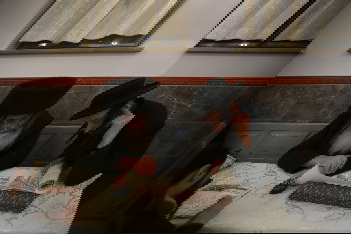 תיעוד: קריאת המגילה בשכונת מאה שערים