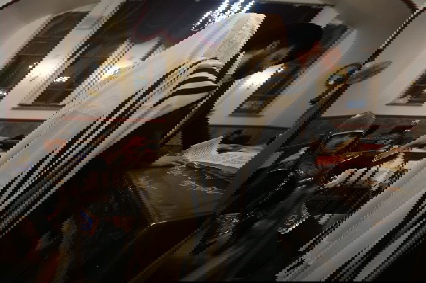 תיעוד: קריאת המגילה בשכונת מאה שערים