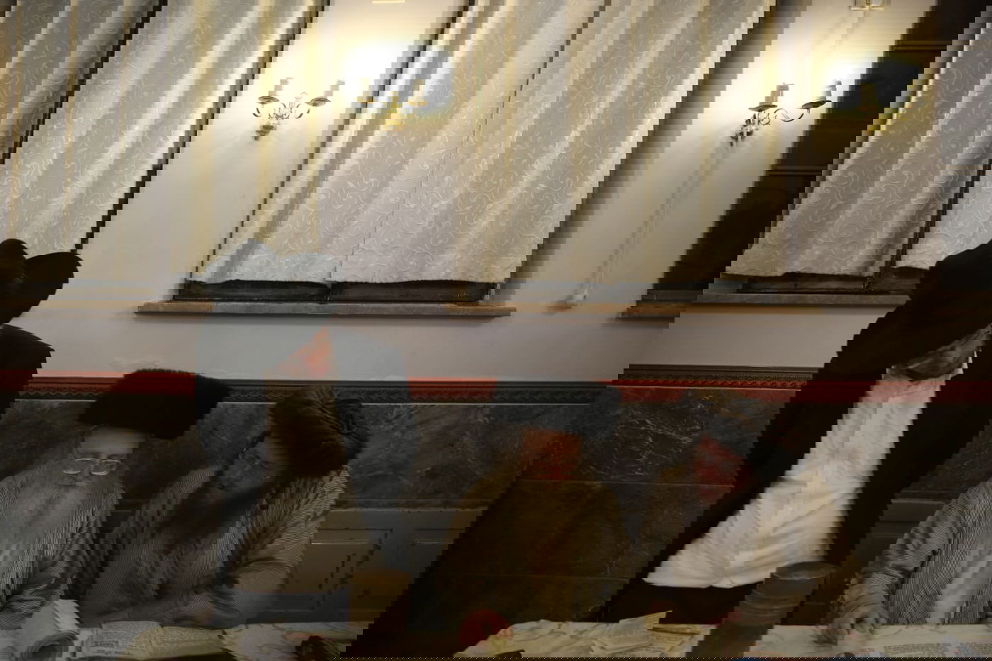 תיעוד: קריאת המגילה בשכונת מאה שערים