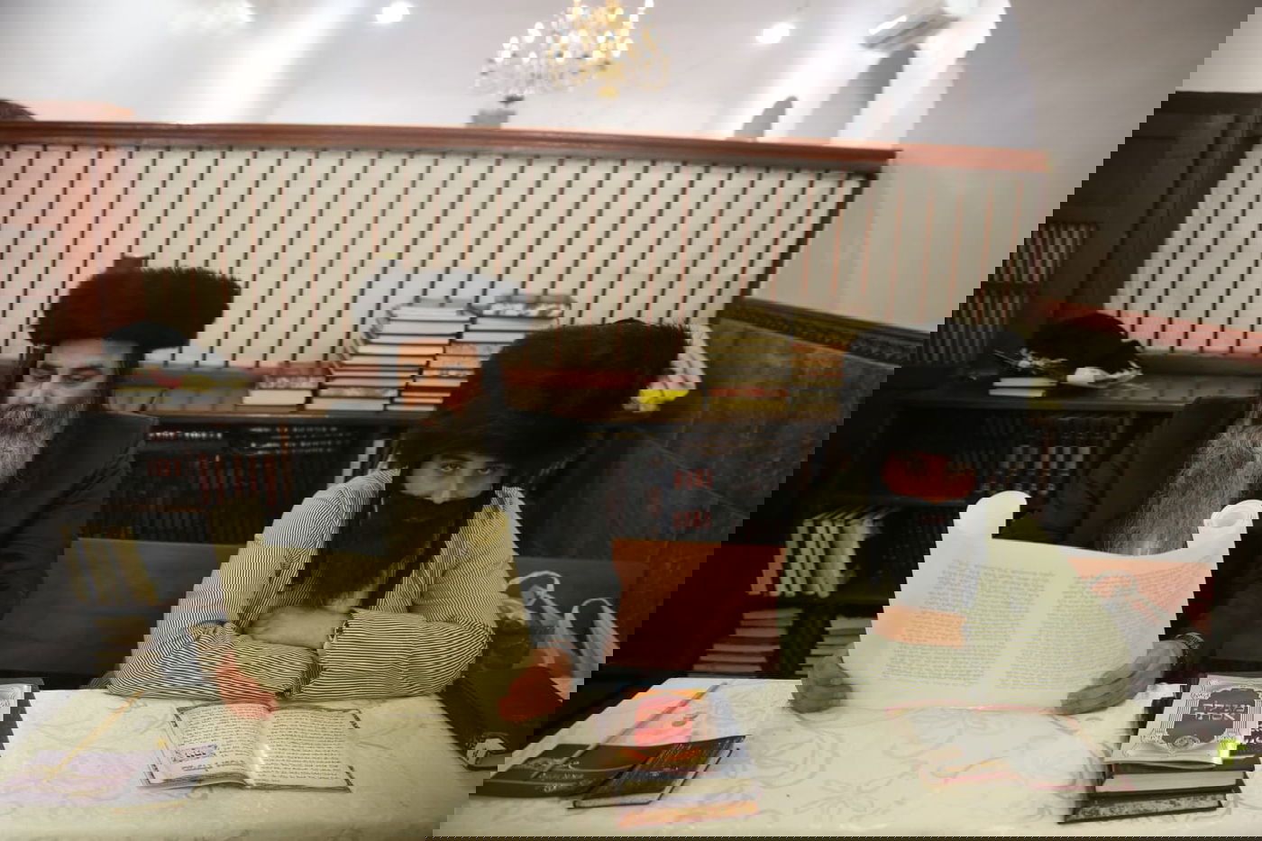 תיעוד: קריאת המגילה בשכונת מאה שערים