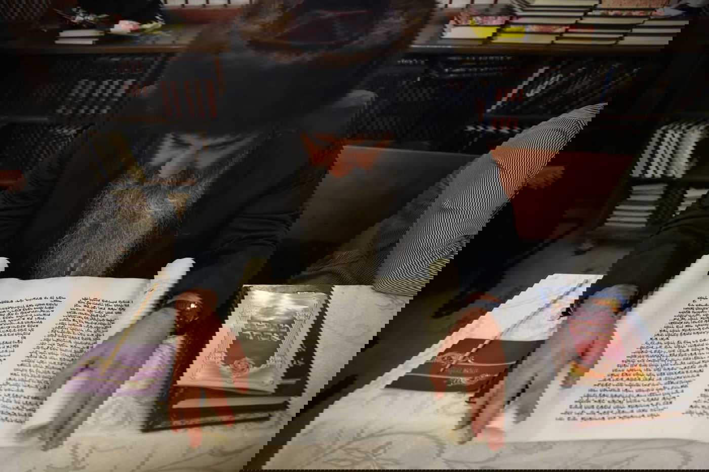 תיעוד: קריאת המגילה בשכונת מאה שערים