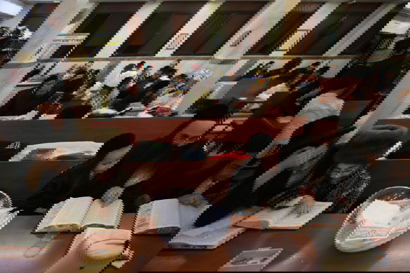 חגיגות פורים ברחובות העיר בני ברק. תיעוד