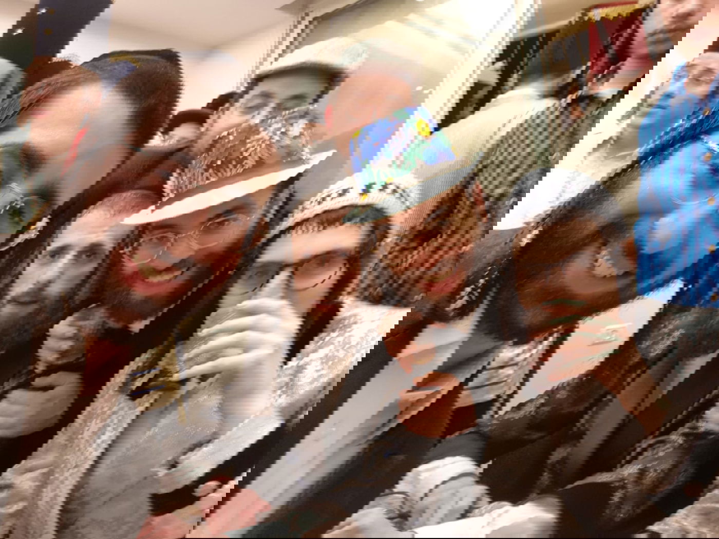 מוטי שטיינמץ ריגש בבית מנכ"ל "המבשר"