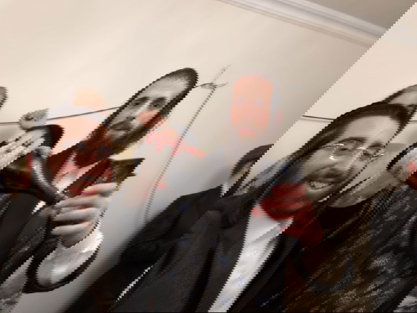 מוטי שטיינמץ ריגש בבית מנכ"ל "המבשר"