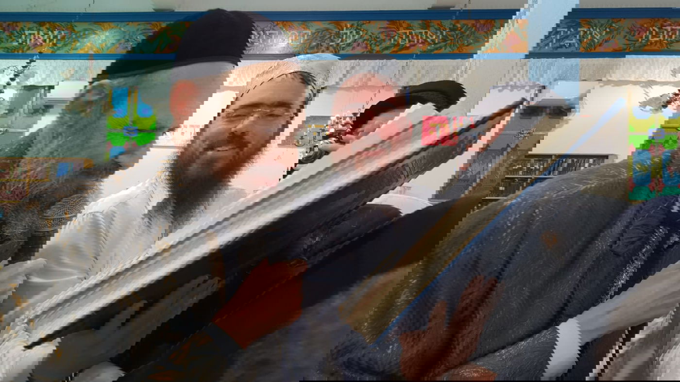 צפו: המקובל הגר"ד קוק בקריאת המגילה בתל אביב