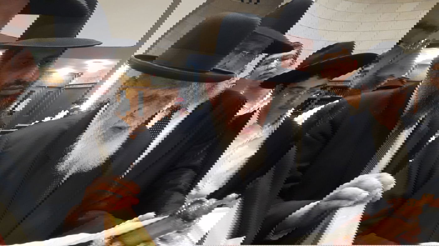 צפו: נשיא המועצת בקריאת המגילה בי-ם