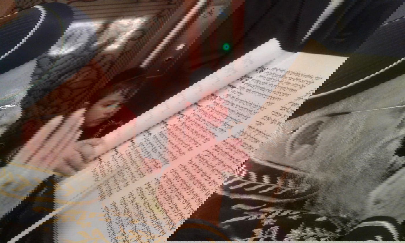 תיעוד: זקן הראשל"צים בקריאת המגילה