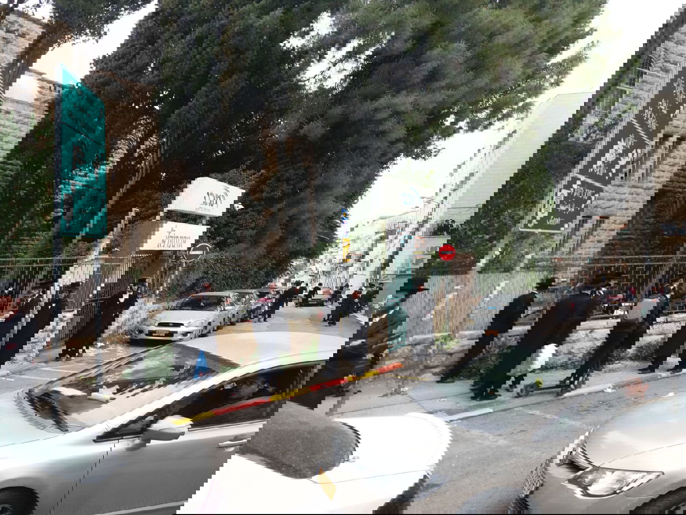 הקיצונים מפגינים נגד האקדמיה; אחד נעצר