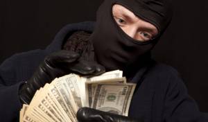 שודדי הבנק החמושים: קשישים בני 80 ו-73