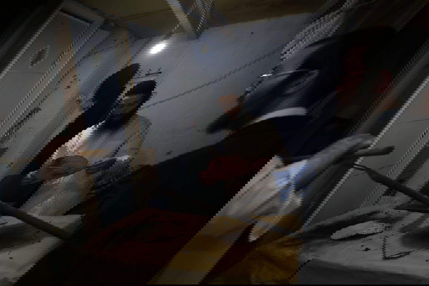 כך אופים מצות בשוק מאה שערים • גלריה