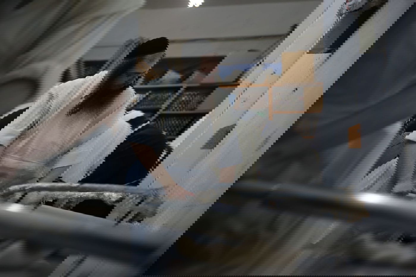 כך אופים מצות בשוק מאה שערים • גלריה