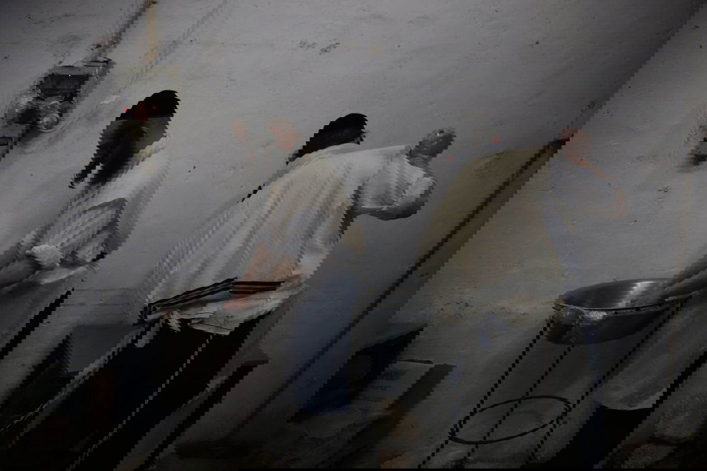 כך אופים מצות בשוק מאה שערים • גלריה