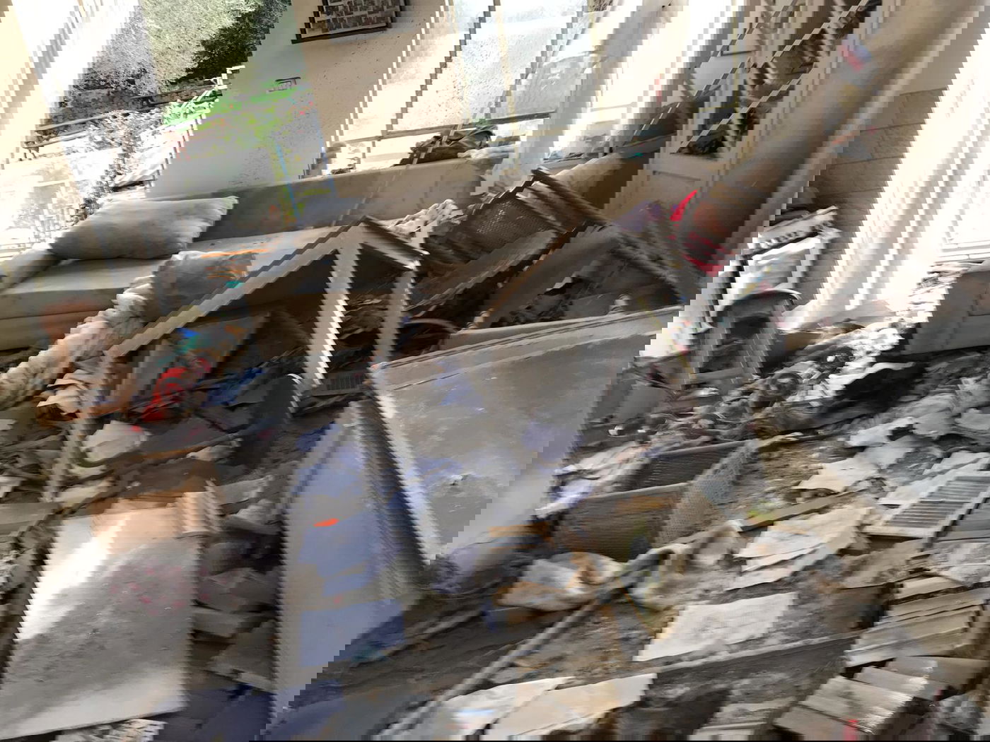 תיעוד: ההרס הרב בתוך הבית שספג פגיעת רקטה