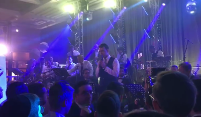 ילד הפלא לשעבר יונתן שיינפלד שר לכלתו