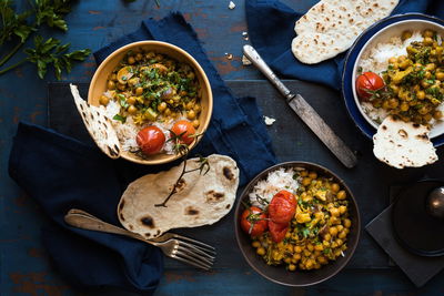 תבשיל חומוס ואורז פרסי עם עשבי תיבול