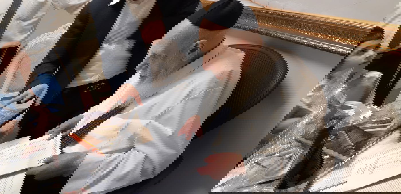 מרן הכהן הגדול מתפלל על התורמים ביום הפורים