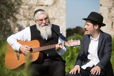 הסבא והנכד בדואט מרגש במיוחד: מודה אני לך