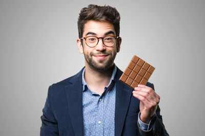 לא מפסיקים להשתעל? אכלו שוקולד