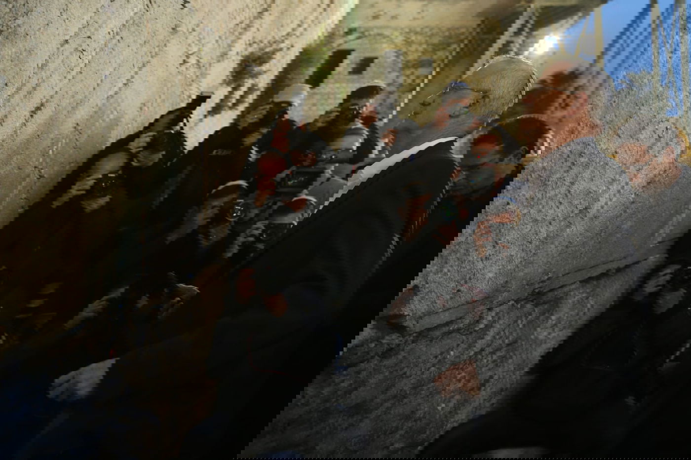 שריד בית המקדש כאתר פוליטי? גנץ ביקר בכותל המערבי