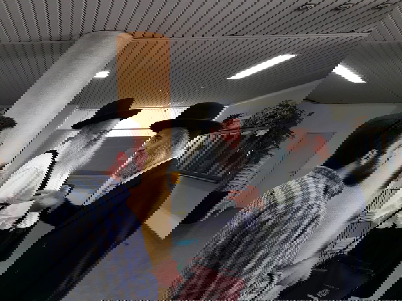 הרב אברהם מרדכי סגל, שניאור אנטבי ושולי רנד