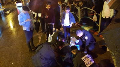 המתנדבים בוחנים את הממצאים