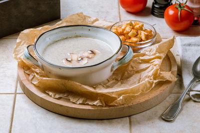 מרק פטריות קרמי ועשיר